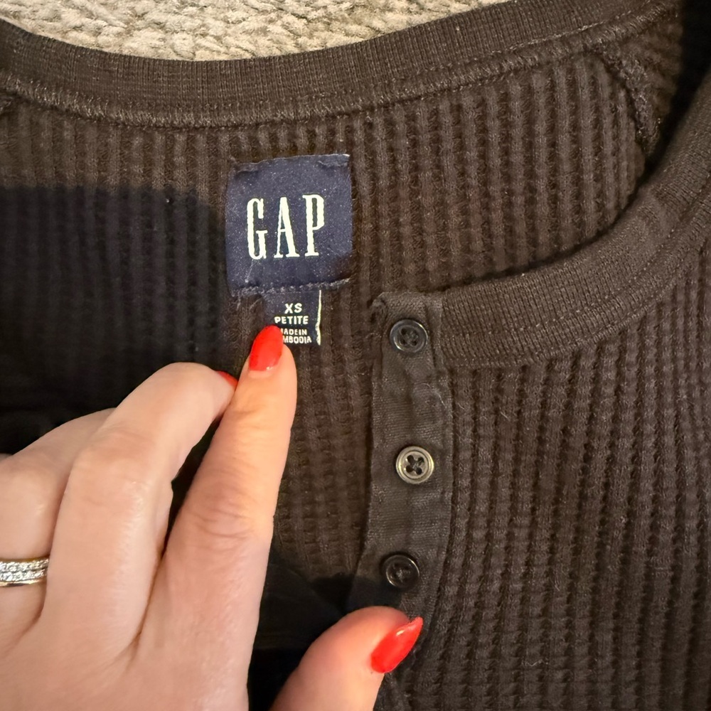 GAP Ribbed Henley Top and Cropped Ribbed Pants - Picture 8 of 9